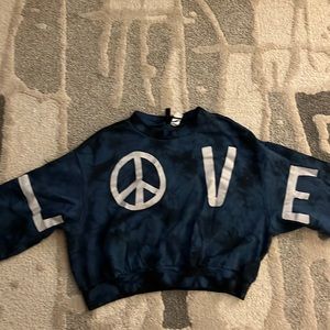 Long sleeved crop top.